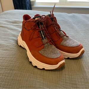 Red Sorel Boot/Sneakers Sz: 9.5